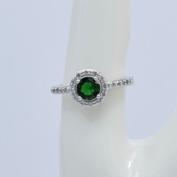 NWOT Fragrant Jewels Emerald Green Round Cut Halo Ring Size 7.75 US - Picture 2 of 5